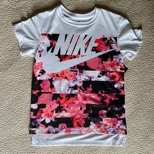 Nike Girls T Shirt NWT Sm